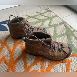 Keen women’s Targhee II mid waterproof hiking boots